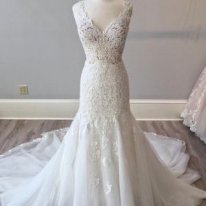 NWT Lace and jeweled WEDDING DRESS never worn